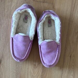 UGG Slippers with Cream Lining